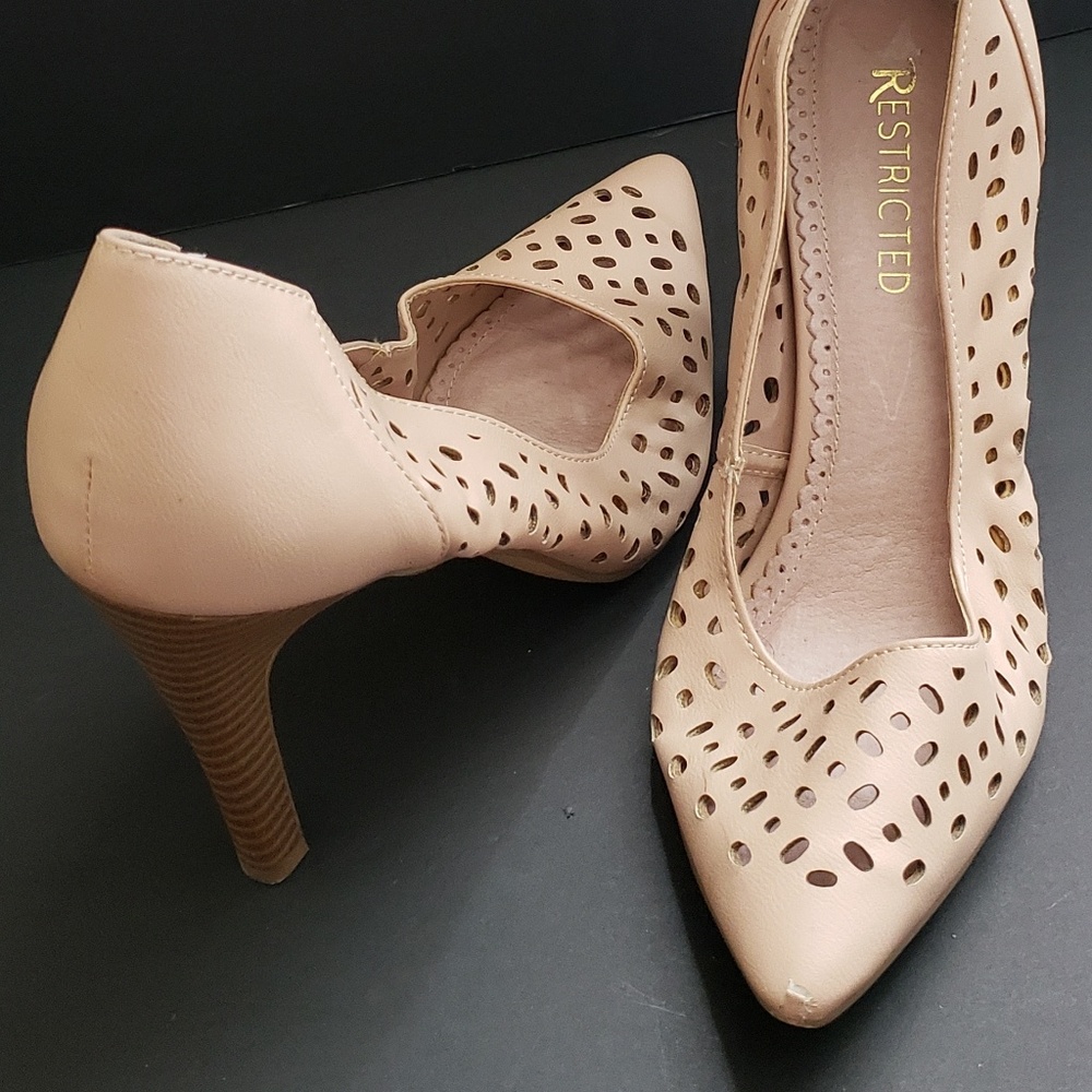 Restricted Heels Size 8 1/2
